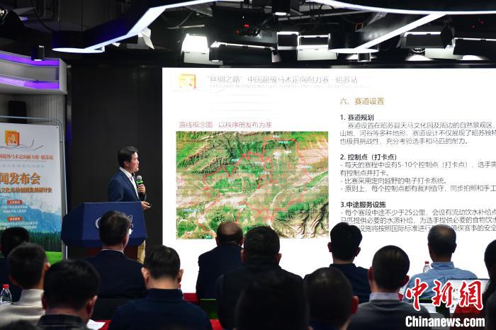 盧認為萊昂納德和詹姆斯的職業精神如出一轍 兩人的投籃都是通過硬實力鍛煉出的.